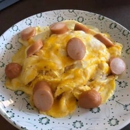 ข้าวไข่ข้นเพิ่มไส้กรอก (คลีนแตก)