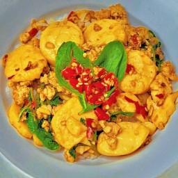 ข้าวกะเพราเต้าหู้ไข่