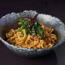 แคมปาเนลเล่ กะเพราไก่