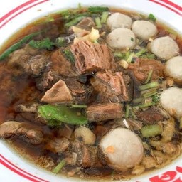 ก๋วยเตี๋ยวเนื้อตุ๋น
