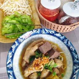 ก๋วยเตี๋ยวไก่มะระชุมสายซอย1