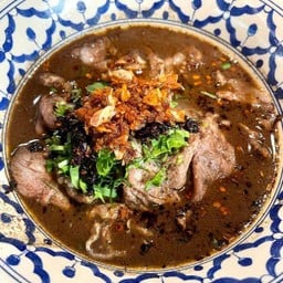 เส้นใหญ่เนื้อน้ำตก