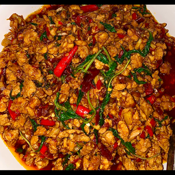 กะเพราครัวแม่ ข้าวหอม ฟรีไข่