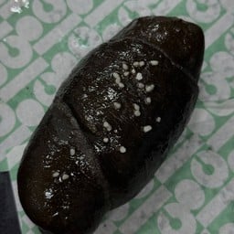 Squid ink Salted Butter Bread ปังเกลือหมึกดำ