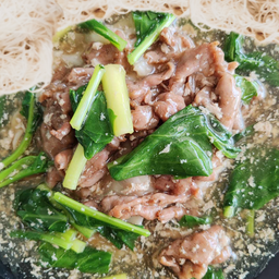 เส้นหมี่ราดหน้าเนื้อโคขุน