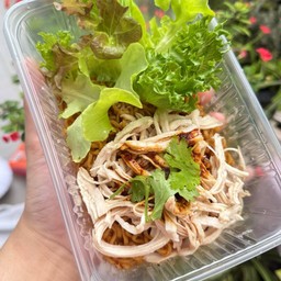 มาม่าคลุกต้มยำไก่ฉีก