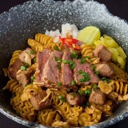 ราดิอาตอรี ข้าวซอยเนื้อย่าง