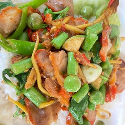 ผัดฉ่าหมูแดง