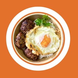 ข้าวหมูก้อนทอด 3 ก้อน + ไข่ดาว