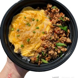 ข้าวไข่ข้นกระเพราไก่