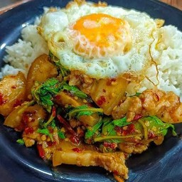 ผัดกระเพราหมูป่า