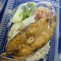 ข้าวผัดพริกเกลือ+ปลาทอด