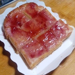 ปัง (ปังปิ้ง เนย-บลูเบอร์รี่ ) ใช้เนยสดทาทั้งสองด้าน