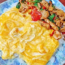 ข้าวกะเพราไก่ ไข่ข้น