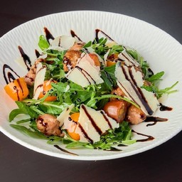 สลัดร็อคเก็ตและไส้กรอกอิตาเลียน