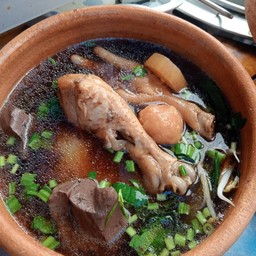 ก๋วยเตี๋ยวไก่ตุ๋นบ้านเก่า-ซอย33