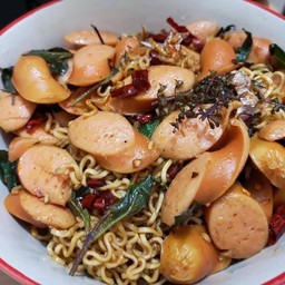 มาม่ากระเพราไส้กรอกรมควัน