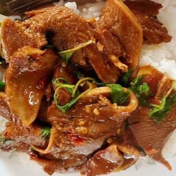 ข้าวกะเพราลิ้นวัว