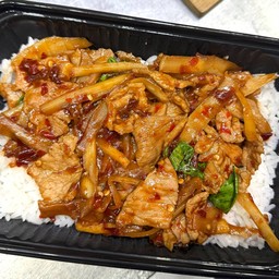 กะเพราสันคอสไลด์_หน่อไม้