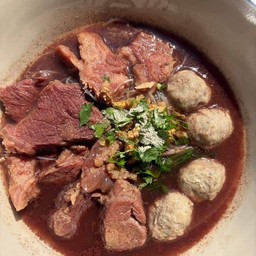 ก๋วยเตี๋ยวลูุกชิ้นเนือล้วน