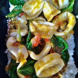 ผัดพริกแกงเขียวหวาน  ปลาหมึก