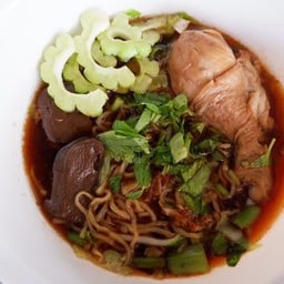 ก๋วยเตี๋ยวไก่ตุ๋น สูตรลุงอ้วน(ลุงเมา)ตำนานคลองหก สาขาสระบุรี