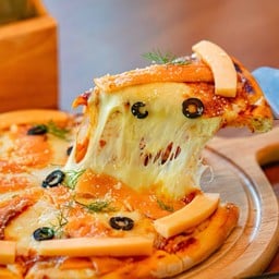 สโม๊คแซลมอนเมล่อนพิซซ่า