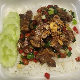 ข้าว หมูกรอบพริกเกลือ