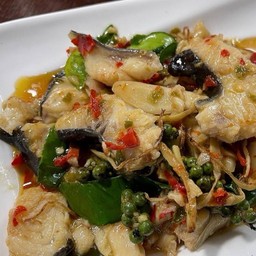 ปลาค้าวผัดฉ่า