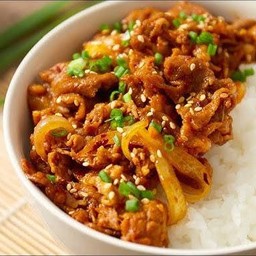 ข้าวหมูสับผัดพริกหมาล่า