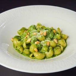 โอเรคคิเอ็ตเต้ อัล เพสโต้  (เส้นโอเรคคิเอ็ตเต้ซอสเพสโต้)