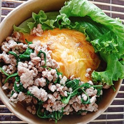 ข้าวไข่ข้น ผัดกะเพราหมูสับ