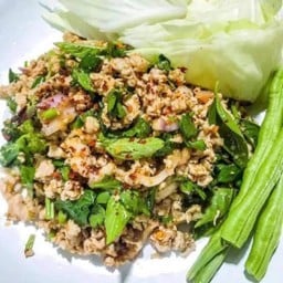 ก้อยหมูคั่วสุก