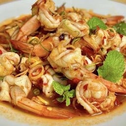 พล่าทะเลกุ้งหมึก