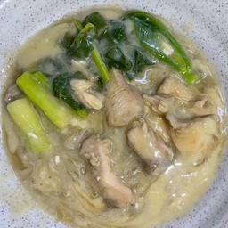 ราดหน้าสูตรอาม่าอกไก่
