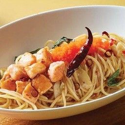 P26.สปาเก็ตตี้ผัดพริกแห้ง แซลมอนไข่กุ้ง