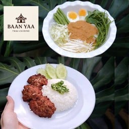 BAAN YAA ขนมจีนน้ำยา ข้าวหมูก้อนกระเทียมพริกไทย ข้าวคลุกกะปิ