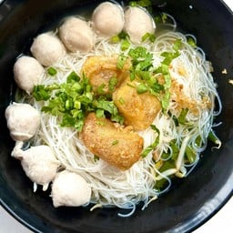 ก๋วยเตี๋ยวลูกชิ้นล้วน(หมู)