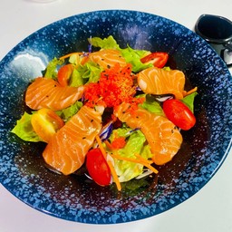 สลัดแซลมอน ไข่กุ้ง  น้ำสลัด crunchy