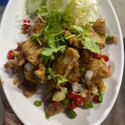 หมูกรอบผัดพริกเกลือ