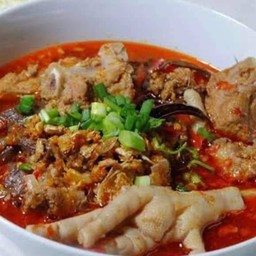 ขนมจีนน้ำเงี้ยวหมู+ตีนไก่(พิเศษ)