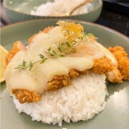 ร้านข้าวกลางซอย ข้าวหมูทอด ไก่ทอด ลาดกระบัง