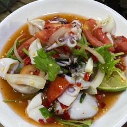 ยำปลาหมึก
