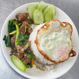 ข้าวคะน้าหมูทอด