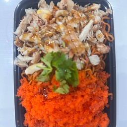 มาม่าผัดซอสกระเพรา เนื้อปู+ไข่กุ้ง