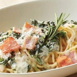 P15.สปาเก็ตตี้ไวท์ซอสครีม ผักโขม แฮม