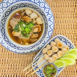 ก๋วยเตี๋ยวหมูน้ำแดงแม่ละออ 1