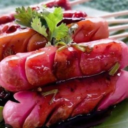 ลูกชิ้นทอดหมูนมสีชมพู ชุดละ 65