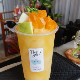 น้ำฝรั่ง + ส้มสายน้ำผึ้งปั่น