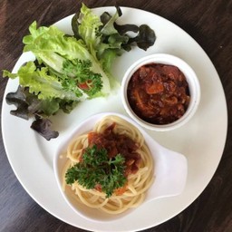 สปาเก็ตตี้แฮมผัดซอสมะเขือเทศ